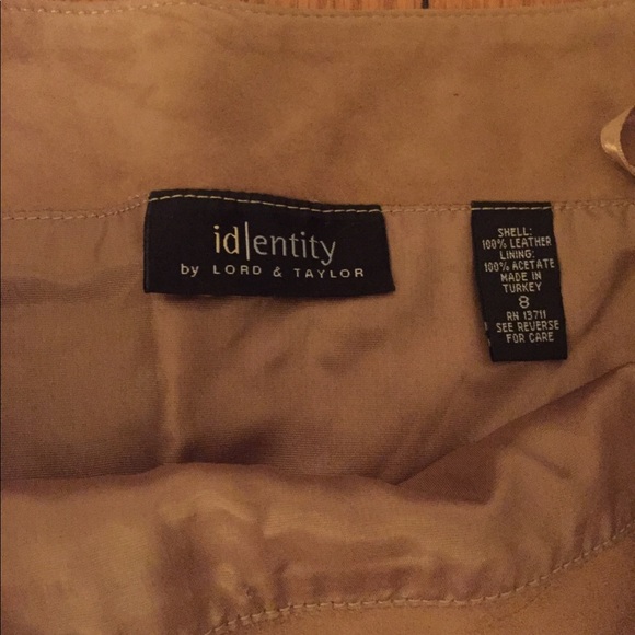 Suade skirt with small leg slit - Picture 3 of 3